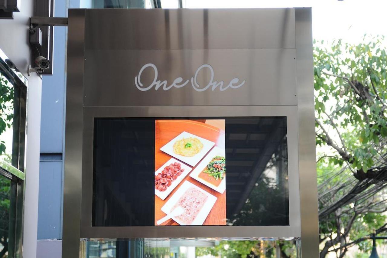 One One Bangkok Hotell Exteriör bild