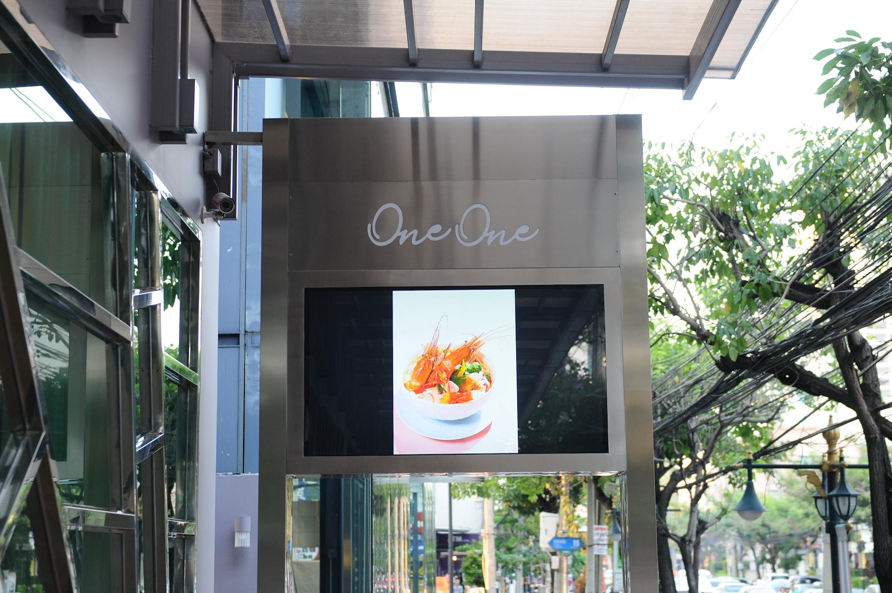 One One Bangkok Hotell Exteriör bild