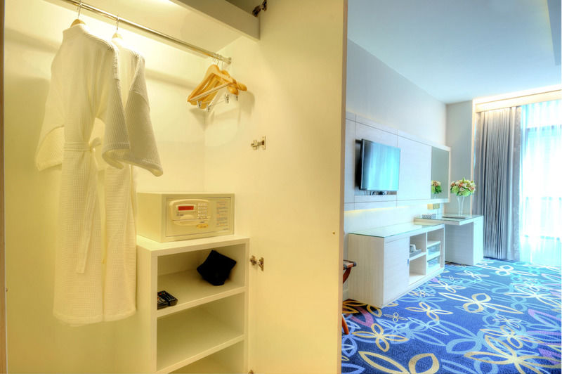One One Bangkok Hotell Exteriör bild