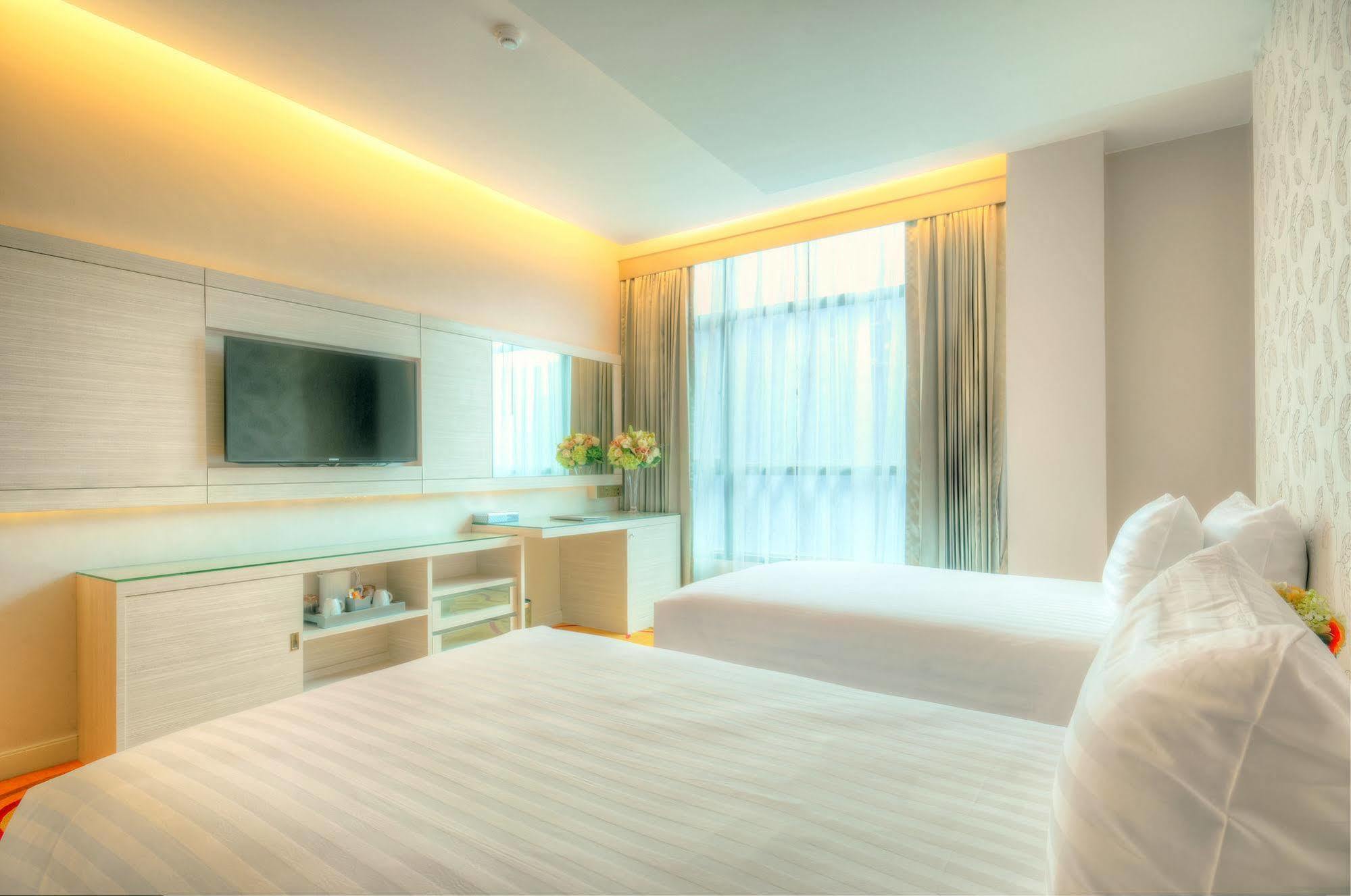 One One Bangkok Hotell Exteriör bild