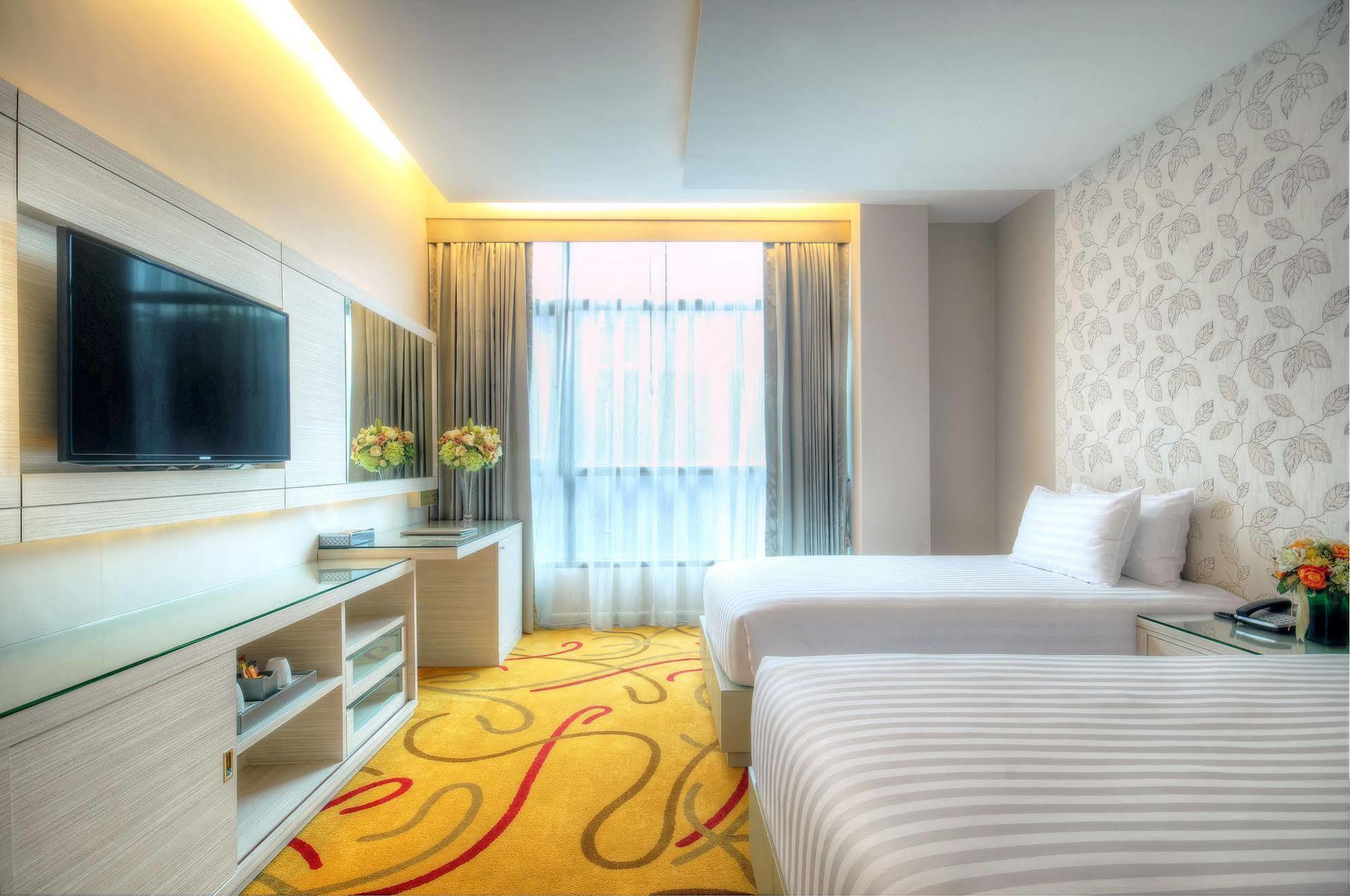One One Bangkok Hotell Exteriör bild