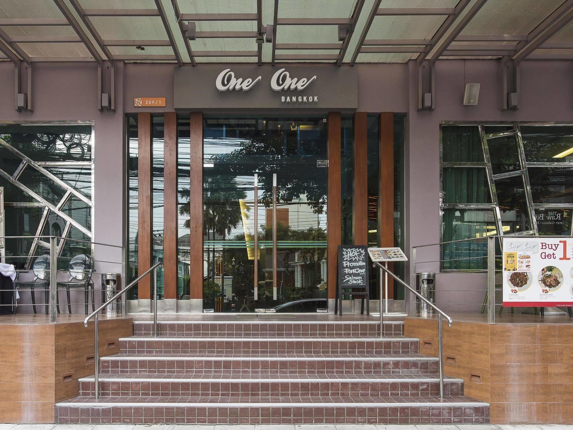 One One Bangkok Hotell Exteriör bild