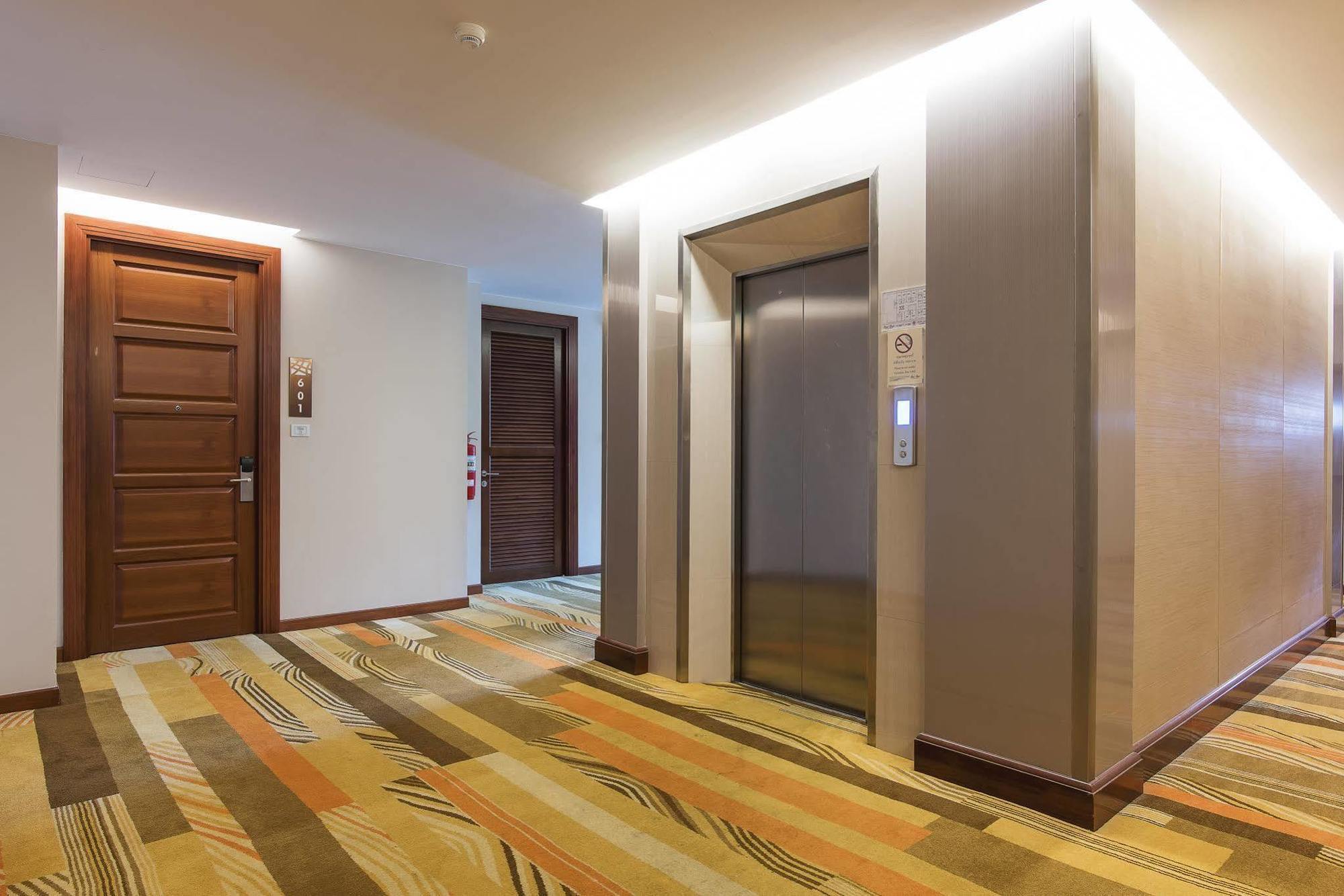 One One Bangkok Hotell Exteriör bild
