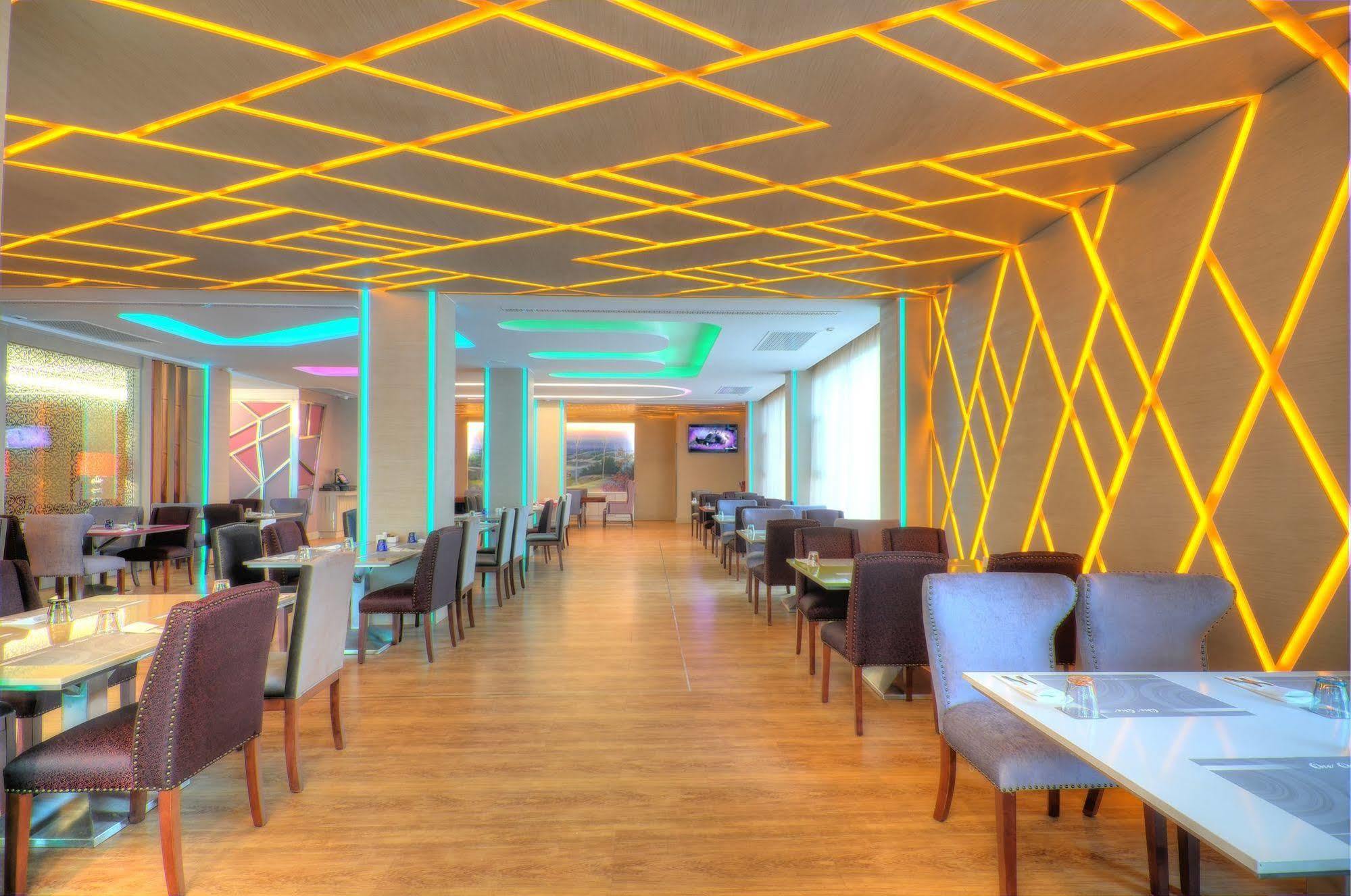 One One Bangkok Hotell Exteriör bild